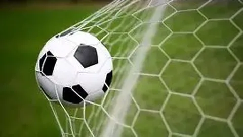 《独家揭秘！萨拉赫突发奇暂停采访，队友们面露惊讶，究竟发生了什么？》