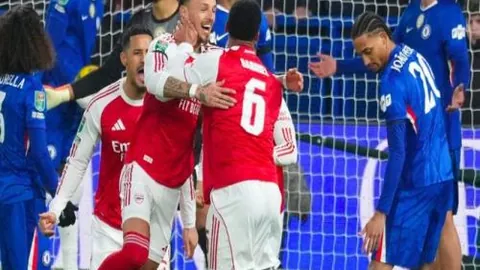 霍福德上半场数据亮眼，贡献6分6篮板4助攻2盖帽，老将发挥出色！