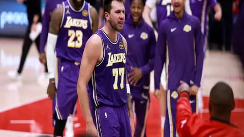 水原三星与广州恒大亚冠小组赛首轮0-0战平，韦世豪错失良机，张琳芃重伤离场